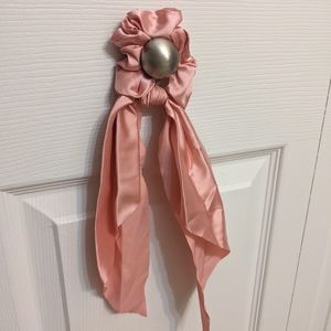 Dusty pink scrunchie scarf